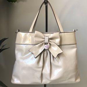 Vintage Mario Valentino Patent Leather Shoulder bag w/bow. Cream leather EUC